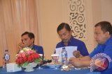 Ketua BAPILU Roni Imran saat memimpin rapat paripurna DPW PAN Gorontalo, dalam menghadapi Pilkada Gorontalo 2017.