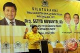 Bakal calon Ketua Umum DPP Golkar masa bakti 2016-2021, Setya Novanto bersilaturahmi dengan jajaran Partai Golkar se-Provinsi Maluku yang berlangsung di Ambon, Maluku, Kamis (14/4). Setya Novanto meminta dukungan dari seluruh jajaran Partai Golkar se-Provinsi Maluku untuk mendukungnya saat pelaksanaan Munas Partai Golkar, 17 Mei mendatang. ANTARA FOTO/Izaac Mulyawan/foc/16.