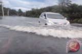 Jalur Trans Sulawesi menuju Morowali Utara putus diterjang banjir