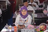 Srikandi Gorontalo Utara Ketua Fraksi Gerakan Keadilan (Gerindra-PKS) Fatri Botutihe, usai menggelar rapat paripurna istimewa dalam rangka peringatan hari ulang tahun (HUT) ke - 9, Selasa (26/4), di halaman kantor Bupati Gorontalo Utara.
