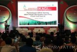 Ketua Umum Ikatan Ahli Gula Indonesia (IKAGI) yang juga Direktur Utama PTPN X Subiyono memberikan sambutan saat Kongres ke-XI Ikatan Ahli Gula Indonesia (IKAGI) di Surabaya, Jawa Timur, Rabu (4/5). Kongres tersebut diikuti ratusan ahli gula dari seluruh Indonesia, Brazil, Thailand dan India. Antara Jatim/Didik Suhartono/zk/16