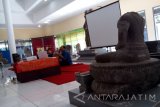 Sejumlah pemateri memberikan paparan terkait dengan peninggalan benda cagar budaya dalam kegiatan workshop pelestarian cagar budaya dan warisan budaya tak benda di Museum Airlangga, Kota Kediri, yang diselenggarakan Disbudparpora Kota Kediri, Jawa Timur, Sabtu (7/5). Pemkot masih mengkaji soal perda cagar budaya dan lebih merujuk pada Undang-Undang Nomor 11 Tahun 2010 tentang Cagar Budaya dalam perawatan benda bersejarah itu. Antara Jatim/Foto/Asmaul Chusna/16