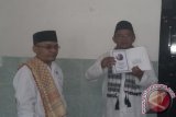 Wakaf Al-Quran yang diterima langsung oleh pengurus Dewan Kemakmuran Masjid (DKM) Assalam Kecamatan Cibadak, Kabupaten sukabumi, Jawa Barat. (Foto Humas KGN Baldatun Center).
