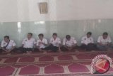 Para pengurus dan anggota Baldatun Center yang menjadi aktor belakang layar di balik suksesnya kegiatan Jumat keliling, wakaf Al-Quran dan pemberian santuan untuk anak yatim. (Foto Humas KGN Baldatun Center).