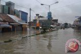 Banjir melanda Kota Pangkalpinang, Provinsi Kepulauan Bangka Belitung pada Selasa (9/2/2016). Hujan yang mengguyur Pangkalpinang selama lebih dari 48 jam mengakibatkan banjir yang mencapai dua hingga tiga meter.