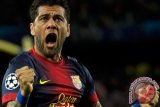 Raih Delapan Tropi, Bek Brazil Dani  Alves Tinggalkan Barca