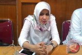 Politisi DPR ajak perempuan cerdas memilih kosmetik 