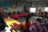 Komisi Perlindungan AIDS (KPA) sosialisasi HIV/AIDS di Desa Pawis Hilir Kecamatan Jelimpo Kabupaten Landak,pada Kamis (28/7). (Foto Kundori)