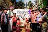 Bupati Sekadau Rupinus, SH, M.Si dan Wakil Bupati Sekadau Aloysius, SH, M.Si meresmikan Gereja Katolik Santo Petrus Rasul Stasi Tapang Tingang Paroki Yesus Tersalib Nanga Taman Keuskupan Sanggau pada Minggu (31/7). (Foto Istimewa)