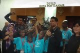 Belasan anak berusia antara 6 - 16 tahun dari negara Afrika berkunjung ke DPRD Kota Pontianak (Foto istimewa).