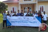 Para pelajar SLTA dan SMK dari Mamuju Provinsi Sulawesi Barat yg tergabung dalam 'Siswa Mengenal Nusantara' kerjasama BUMN dlm rangkaian HUT RI KE-71 Rabu sore menikmati daerah wisata Danau Toba, Parapat Kabupaten Simalungun setelah dua hari melakukan kegiatan di Kabupaten Batubara, Provinsi Sumatera Utara