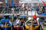 Tak bisa melaut, 960 nelayan semarang terima bantuan