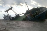 KM Sinar Usaha Jaya 2 tenggelam di perairan Pemangkat Pulau Kalangbau Kabupaten Sambas, Kalimantan Barat, (Foto Dispenal Lantamal Pontianak)