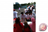 Peserta antusias mendaftar gerak jalan santai yang diikuti warga Indonesia di Kuching (Foto Antara Kalbar / Teguh Imam Wibowo)