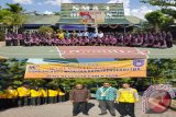 Kepala Cabang PT. Waskita Karya (Persero) Tbk Kalsel, Kaltim dan Kaltara Sonny Setyadhy bersama jajaran Kamis (11/8) pagi mengajar siswa SMA 3 Banjarmasin seputar perusahaan Waskita Karya dan BUMN secara umum dalam rangkaian kegiatan Program 'BUMN Mengajar' sebagai wujud - BUMN Hadir Untuk Negeri 2016 - dalam rangka menyambut HUT ke 71 RI. Foto ANTARA/A. Hakim.M/Waskita Karya.doc.