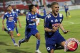 Arema-Persija berbagi angka 1-1