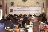 Rapat Paripurna Istimewa DPRD Kota Bogor, dengan acara khusus mendengarkan pidato kenegaraan Presiden dalam rangka peringatan HUT ke-71 Kemerdekaan RI tahun 2016, di Gedung DPRD Kota Bogor, Jawa Barat. (ANTARA FOTO/M.Tohamaksun).