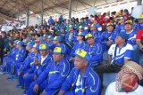 Kontingen Pekan Olahraga Wartawan Nasional (Porwanas) XII-2016 PWI Provinsi Lampung sedang mengikuti upacara pembukaan di Stadion UPI, Bandung Barat, Jawa Barat. Lampung tercatat sebagai kontingen dengan jumlah anggota terbanyak yakni 155 orang. (ANTARA FOTO/M.Tohamaksun/Dok).