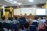 Dinas Kesehatan Kabupaten Tabalong melaksanakan Sosialisasi penyebaran informasi terapetik bahan obat berbahaya dan narkotika, Psikotropika dan zat adiktif  lainnya (NAPZA) di Gedung Informasi Tanjung, Kamis (18/8). Sosialisasi diikuti puluhan pelajar di Kabiupaten Tabalong dengan nara sumber dari  Dinas Kesehatan Kabupaten Tabalong dan Badan Narkotika Nasional Provinsi Kalsel.Antaranews.Kalsel/Herlina Lasmianti