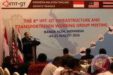 Sekretaris Jenderal Kementerian Perhubungan Sugihardjo membuka pertemuan segitiga Indonesia, Malaysia, dan Thailand Growth Triangle (IMT-GT) di Banda Aceh, Aceh, Rabu (24/8). Pertemuan segitiga antara Indonesia, Malaysia, dan Thailand tersebut membicarakan tentang pengembangan infrastruktur perhubungan udara dan laut dalam upaya meningkatkan pertumbuhan ekonomi ketiga negara. ANTARA FOTO/Irwansyah Putra/kye/16.