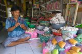 Perajin Kulit Kerang di Cilacap Terkendala Bahan Baku 