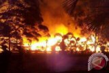 Puluhan ruko di kawasan Pasar Bodok, Jalan Merdeka, terbakar Kamis (1/9) dinihari. (Donnatela/Gansi)