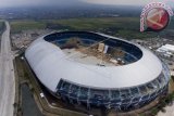 Foto aerial Stadion Gelora Bandung Lautan Api di Bandung, Jabar. Stadion Gelora Bandung Lautan Api (GBLA) berkapasitas 38 ribu penonton itu merupakan tempat penyelenggaraan pembukaan dan penutupan Pekan Olah raga Nasional (PON) XIX/2016 yang akan berlangsung pada 17-29 September mendatang. (ANTARA FOTO/Wahyu Putro A/Dok). 