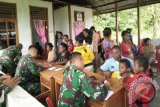 Yonif 122/TS gelar pengobatan massal di Pitewi