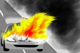 Diduga arus pendek, mobil hangus terbakar di Pesanggrahan