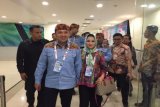 Gubernur Lampung M.Ridho Ficardo beserta Istri Aprilani Yusin Ficardo saat menghadiri pembukaan PON XIX di Jawa Barat tahun 2016, sekaligus memberi semangat untuk kontingen Provinsi Lampung. (ANTARA FOTO/Humas Pemprov Lampung/Dok).