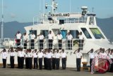 Sejumlah pegawai jajaran Kementerian Perhubungan di Provinsi Maluku mengikuti upacara peringatan Hari Perhubungan Nasional (Harhubnas) Tahun 2016 yang dipusatkan di Pelabuhan Ambon, Maluku, Senin (19/9). Upacara Harhubnas Tahun 2016 mengusung tema 