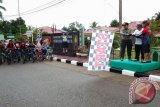 Dandim 1008/Tanjung, Letkol Arm Anang Krisna  Indra Kumara  bersama Bupati Tabalong, Anang Syakhfiani dan  Kapolres AKBP Zuhdi Batubara melepas peserta sepeda Santai, Minggu di halaman Makodim setempat.Foto.Antaranews.Kalsel/Herlina Lasmianti