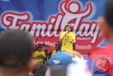 Penyanyi Vidi Aldiano tampil pada konsernya di Lapangan Merdeka Medan, Sumatera Utara, Minggu (9/10). Vidi Aldiano menghibur penggemarnya dengan menyanyikan beberapa lagu andalannya seperti Nuansa Bening, Gadis Genit, Lupakan Mantan dan Lagu Kita. ANTARA SUMUT/Septianda Perdana/16