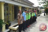 Para guru dan pelatih Olimpiade Olahraga Siswa Nasional (O2SN) tingkat SMK se-Kabupaten Bangka Tengah saat mengikuti acara pembukaan di Koba, Kabupaten Bangka Tengah, Kamis (13/10) (Foto Disdik Bangka Tengah).
