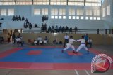 Atlet Karate Olimpiade Olahraga Siswa Nasional (O2SN) tingkat SMK se-Kabupaten Bangka Tengah, saat bertanding di GOR Koba, Kabupaten Bangka Tengah, Kamis (13/10)(Foto Disdik Bangka Tengah)