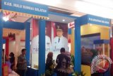 Kabupaten Hulu Sungai Selatan (HSS) turut meramaikan Nusantara Expo dengan membuka stand kuliner dan stand expo pada bazar di pelataran Keong Mas Taman Mini Indonesia Indah.Nusantara expo dibuka mulai tanggal 19-23 Oktober 2016. HSS  menampilkan berbagai produk seperti kain sasirangan, kuliner yang dibawa langsung dari Kabupaten HSS untuk dipamerkan dan dijual.(Foto Antaranews Kalsel/Fathurrahman/f)