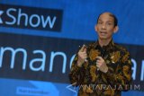 Wakil Menteri ESDM, Arcandra Tahar menyampaikan materi saat Talkshow 'Kemandirian Energi sebagai Penguatan Ketahanan Nasional' di Graha Sepuluh November ITS Surabaya, Jawa Timur, Sabtu(29/10). Talkshow itu merupakan rangkaian peringatan Dies Natalis ke-56 ITS tersebut membahas tentang bagaimana Indonesia bisa mewujudkan swasembada energi atau Kemandirian Energi. Antara Jatim/Syaiful Arif/zk/16