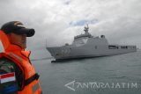 KRI Banda Aceh-593 melakukan lego jangkar diperairan Teluk Hauraki, Auckland, Selandia Baru, Sabtu (12/6). Kegiatan tersebut sebagai koordinasi selama untuk mengikuti latihan bersama (latma) Asean Defence Ministry Meeting (ADMM) Plus FTX on Maritime Security Mahi Tangaroa 2016 dan International Naval Review (INR) 2016. Antara Jatim/M Risyal Hidayat/zk/16