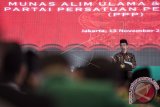 Presiden Joko Widodo menyampaikan pidato saat pembukaan Musyawarah Nasional Alim Ulama dan Rapimnas I Partai Persatuan Pembangunan (PPP) di Asrama Haji, Pondok Gede, Jakarta, Minggu (13/11). Munas Alim Ulama dan Rapimnas I PPP akan membahas isu strategis di tingkat nasional diantaranya memperkuat komitmen PPP sebagai parpol pendukung pemerintah. ANTARA FOTO/M Agung Rajasa/wdy/16.