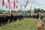 Bupati Hulu Sungai Selatan (HSS) H. Achmad Fikry, Menghadiri Apel penanggulangan bencana Kampung Siaga Bencana dan sekaligus menyaksikan simulasi bencana alam di desa Longawang Kecamatan Telaga Langsat, Turut Hadir Ketua DPRD Syamsuri Arsyad, Sekretaris Daerah (HSS) H.M.Ideham dan para pejabat lingkup Pemerintah Kabupaten Hulu Sungai Selatan. Sabtu (12/11/2016). Foto:Antaranews Kalsel/Fatturahman/G.