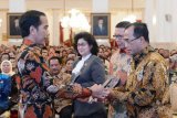 Menag Terima Penghargaan Dari Presiden