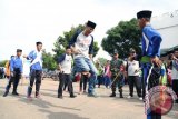 Permainan Tradisonal Kalimantan Selatan memeriahkan Festival Olahraga Nasional dalam rangkaian peringatan Hari Jadi ke-51 Kabupaten Tanah Laut, Kamis (24/11). Foto:Antaranews Kalsel/Arianto/G.