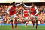 Arsenal Gulung West Ham 3-0