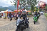 Gubernur Lampung M Ridho Ficardo (depan) bersama rombongan para bupati ketika menghadiri Krakatoa Motorbike, di Marine Ecopark, Kecamatn Padang Cermin, Kabupaten Pesawaran, Provinsi Lampung. (ANTARA FOTO/Humas Pemprov Lampung/Dok).