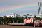 Sejumlah anggota kepolisian dan TNI mengikuti apel gelar pasukan pengamanan aksi bela Islam jilid III (212) di Monas, Jakarta, Kamis (1/12). Sebanyak 3.539 aparat gabungan dikerahkan untuk mengamankan aksi 212 yang diisi dengan kegiatan zikir dan doa pada Jumat (2/12) mendatang. ANTARA FOTO/Rivan Awal Lingga/wdy/16.