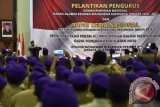 Wapres Jusuf Kalla menyampaikan pidato saat pelantikan dan Rakernas Dewan Pimpinan Nasional Ikatan Alumi Resimen Mahasiswa Indonesia (IARMI) 2016-2021 di Kompleks Parlemen Senayan, Jakarta, Sabtu (3/12). Wapres mengingatkan bahwa setiap Warga Negara Indonesia berkewajiban membela negara demi NKRI. ANTARA FOTO/Puspa Perwitasari/wdy/16