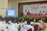 Sekda Kabupaten Bangka Tengah,Sugianto ketika memberikan sambutan pada acara Lomba Karya Cipta Nasional (LKCN)di Gedung Serba Guna Koba, Kabupaten Bangka Tengah, Selasa (6/12) (Foto Antara/ Ahmadi)