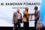 Wali Kota Makassar raih Marketeers Award 