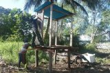 Koramil Sawa Erma bangun jamban untuk warga