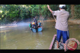 Perjalanan dan rute yang dilalui rombangan BKKBN Kalbar menuju kampung KB di Riam Tapang Kabupaten Kapuas Hulu (Foto Antara Kalbar / Slamet)